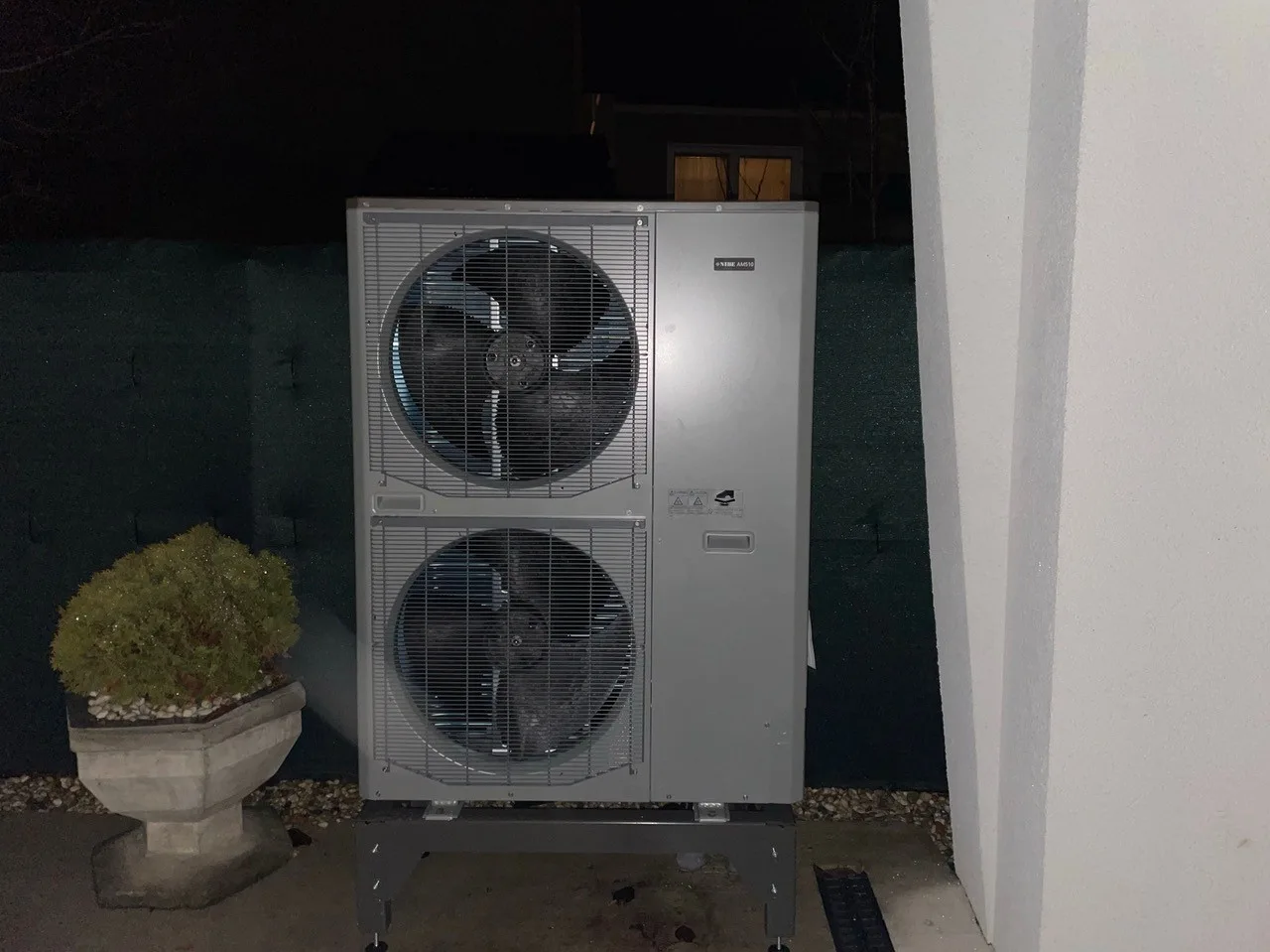 Detail vnútornej hydraulickej jednotky N2N HYDROBOX a riadenia